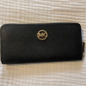 Michael Kors Saffiano Wallet